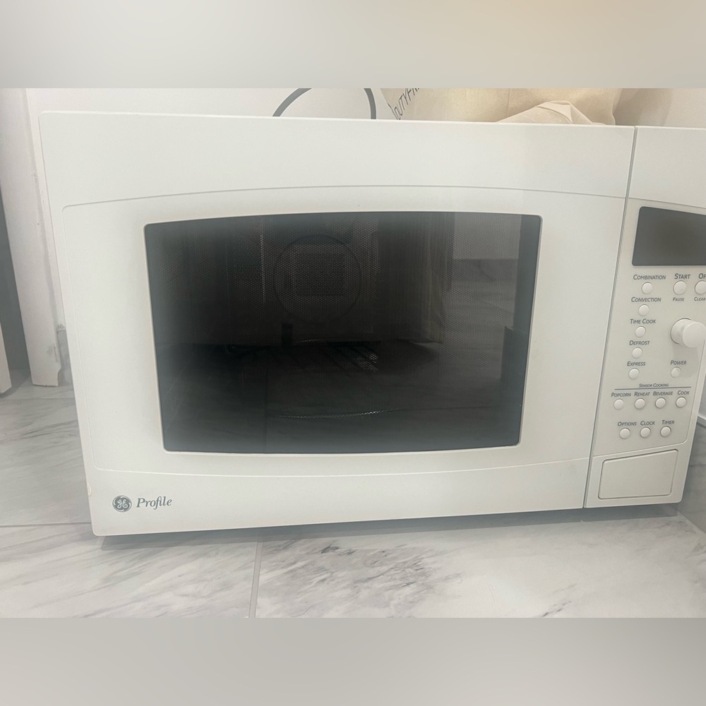 Microwave for sale GG